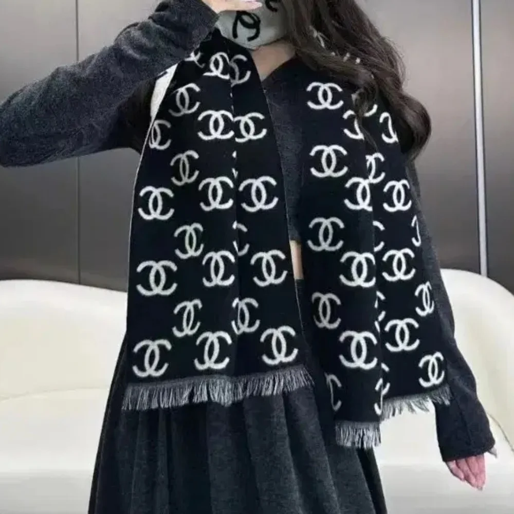 New!!! Authenticated CHANEL CC Reversible Cashmere & Wool Scarf WRAP BLACK WHITE - Picture 5 of 16